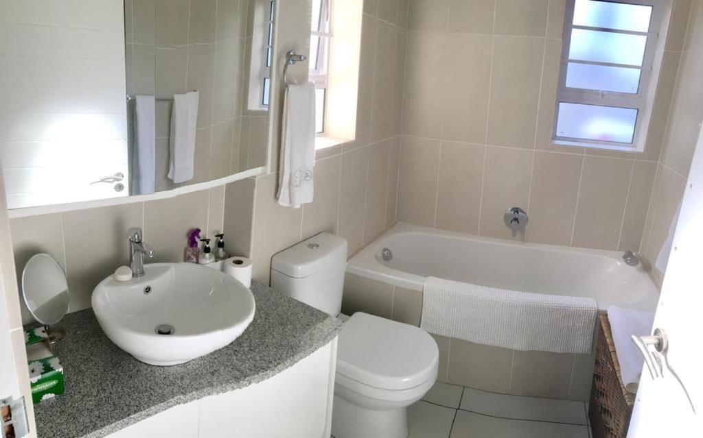 Vermont Hermanus - Views, Sunny, Right On The Sea Exterior foto